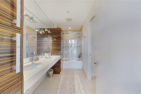 Condominio en venta en Miami, Florida, 2 dormitorios, 147.53 m2 № 2154441 - foto 13