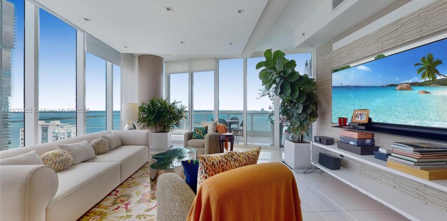 Condominio en Miami, Florida, 2 dormitorios  № 2154441