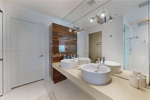 Condominio en venta en Miami, Florida, 2 dormitorios, 147.53 m2 № 2154441 - foto 18