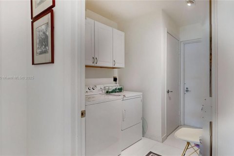 Condominio en venta en Miami, Florida, 2 dormitorios, 147.53 m2 № 2154441 - foto 21