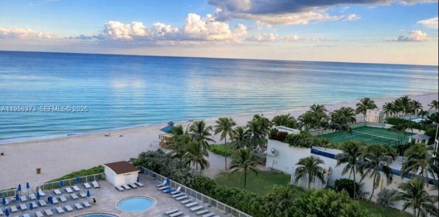 Studio à Condo à Sunny Isles Beach, Floride  № 2027593