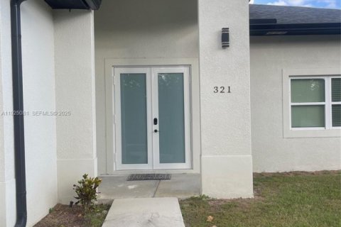 Villa ou maison à Lehigh Acres, Floride 4 chambres, 220.36 m2 № 2039049