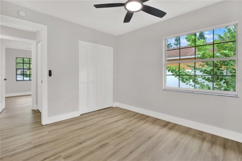 House in Tampa, Florida 3 bedrooms, 115.2 sq.m. № 1910353 - photo 18