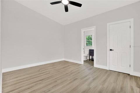 House in Tampa, Florida 3 bedrooms, 115.2 sq.m. № 1910353 - photo 14