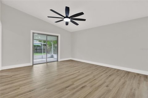 House in Tampa, Florida 3 bedrooms, 115.2 sq.m. № 1910353 - photo 10