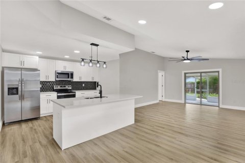House in Tampa, Florida 3 bedrooms, 115.2 sq.m. № 1910353 - photo 5