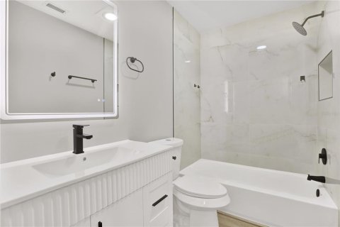 House in Tampa, Florida 3 bedrooms, 115.2 sq.m. № 1910353 - photo 20