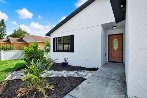 House in Tampa, Florida 3 bedrooms, 115.2 sq.m. № 1910353 - photo 2