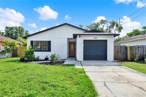 House in Tampa, Florida 3 bedrooms, 115.2 sq.m. № 1910353 - photo 1