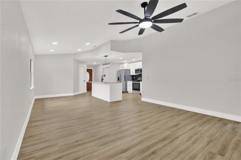 House in Tampa, Florida 3 bedrooms, 115.2 sq.m. № 1910353 - photo 8