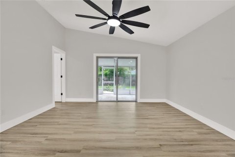 House in Tampa, Florida 3 bedrooms, 115.2 sq.m. № 1910353 - photo 11