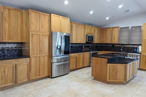 Villa ou maison à louer à Miami, Floride: 3 chambres, 155.7 m2 № 1933919 - photo 5