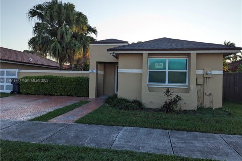 Villa ou maison à louer à Miami, Floride: 3 chambres, 155.7 m2 № 1933919 - photo 1