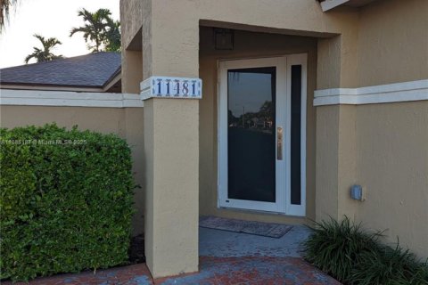 Villa ou maison à louer à Miami, Floride: 3 chambres, 155.7 m2 № 1933919 - photo 2