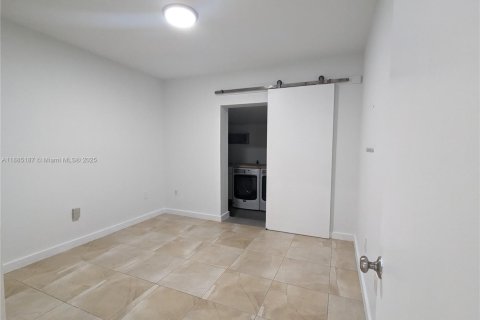 Villa ou maison à louer à Miami, Floride: 3 chambres, 155.7 m2 № 1933919 - photo 11