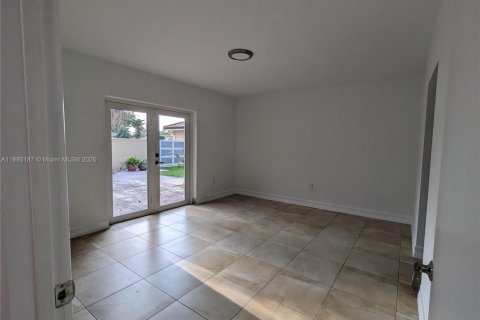 Villa ou maison à louer à Miami, Floride: 3 chambres, 155.7 m2 № 1933919 - photo 10