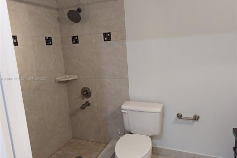 Villa ou maison à louer à Miami, Floride: 3 chambres, 155.7 m2 № 1933919 - photo 6