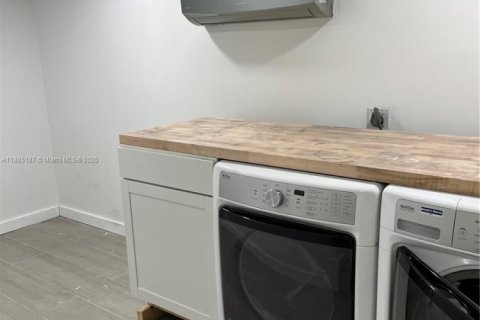 Villa ou maison à louer à Miami, Floride: 3 chambres, 155.7 m2 № 1933919 - photo 16