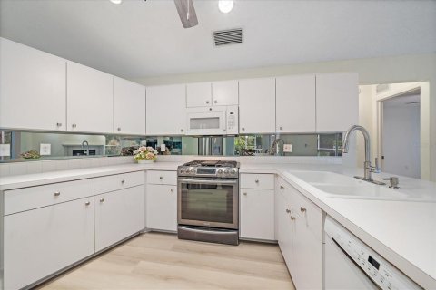 House in Sarasota, Florida 3 bedrooms, 187.94 sq.m. № 1816895 - photo 10