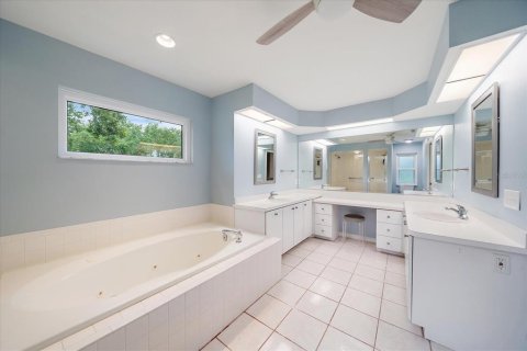 House in Sarasota, Florida 3 bedrooms, 187.94 sq.m. № 1816895 - photo 27