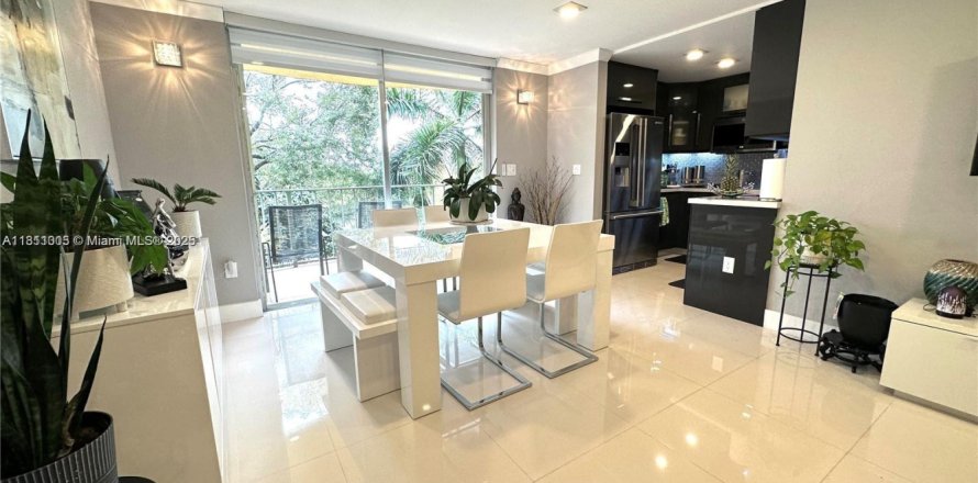 Condo in Miami, Florida, 2 bedrooms  № 1867081