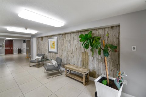 Condo in Miami, Florida, 2 bedrooms  № 1867081 - photo 13