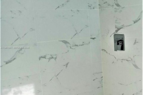 Снять в аренду кондоминиум в Майами, Флорида 2 спальни, 123.1м2, № 2024476 - фото 28