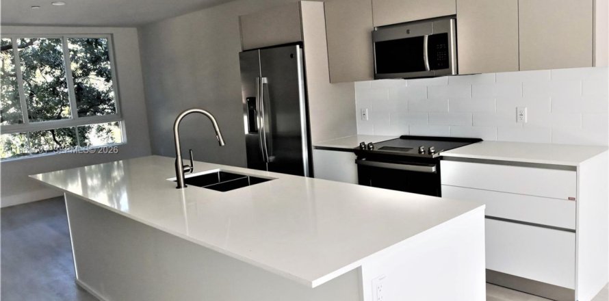 Кондоминиум с 2 спальнями в Майами, Флорида № 2024476