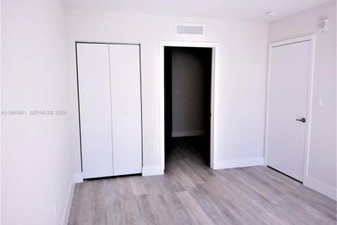 Снять в аренду кондоминиум в Майами, Флорида 2 спальни, 123.1м2, № 2024476 - фото 24