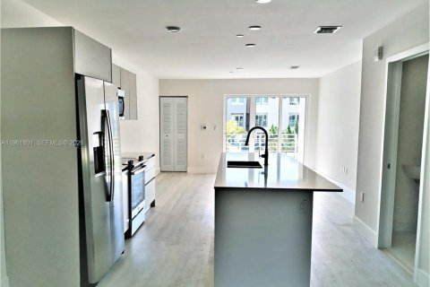 Снять в аренду кондоминиум в Майами, Флорида 2 спальни, 123.1м2, № 2024476 - фото 14