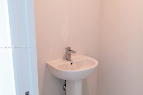 Снять в аренду кондоминиум в Майами, Флорида 2 спальни, 123.1м2, № 2024476 - фото 17