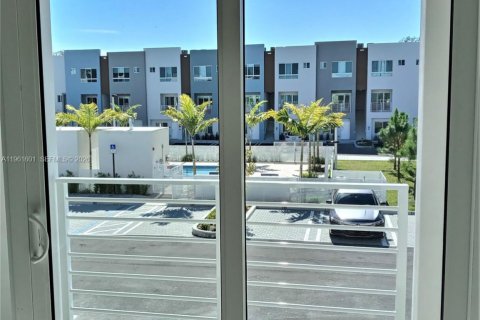 Снять в аренду кондоминиум в Майами, Флорида 2 спальни, 123.1м2, № 2024476 - фото 16