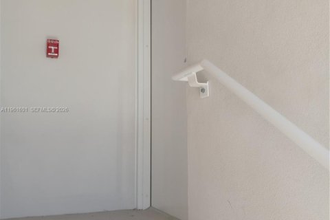 Снять в аренду кондоминиум в Майами, Флорида 2 спальни, 123.1м2, № 2024476 - фото 11