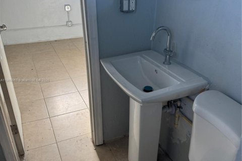 Villa ou maison à louer à Pahokee, Floride: 1 chambre, 40.6 m2 № 1977977 - photo 5