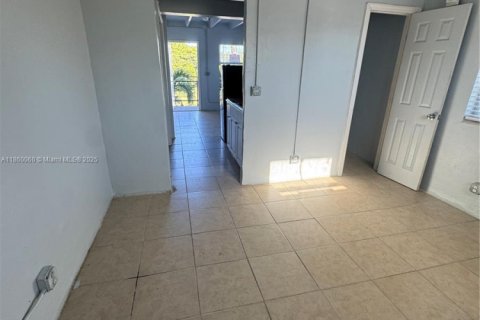 Villa ou maison à louer à Pahokee, Floride: 1 chambre, 40.6 m2 № 1977977 - photo 9