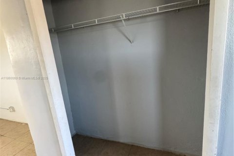 Villa ou maison à louer à Pahokee, Floride: 1 chambre, 40.6 m2 № 1977977 - photo 2