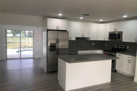 Villa ou maison à vendre à Cape Coral, Floride: 3 chambres, 111.95 m2 № 1939711 - photo 5
