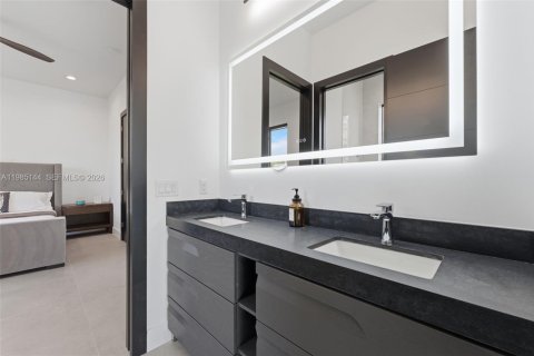 Villa ou maison à vendre à Wilton Manors, Floride: 4 chambres, 249.63 m2 № 2049549 - photo 13