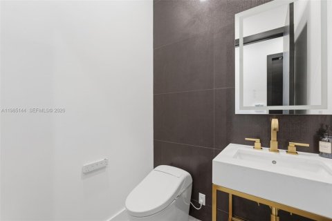 Villa ou maison à vendre à Wilton Manors, Floride: 4 chambres, 249.63 m2 № 2049549 - photo 17