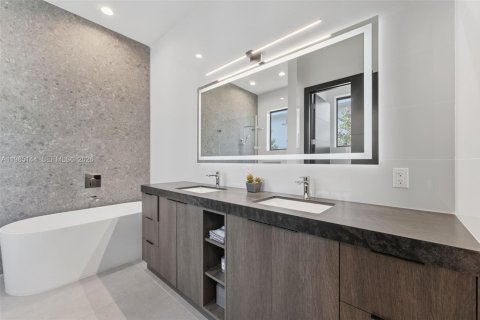 Villa ou maison à vendre à Wilton Manors, Floride: 4 chambres, 249.63 m2 № 2049549 - photo 8