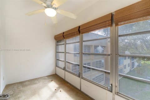 Condo in Tamarac, Florida, 1 bedroom № 1961716 - photo 19