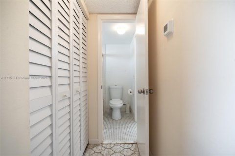 Condo in Tamarac, Florida, 1 bedroom № 1961716 - photo 15