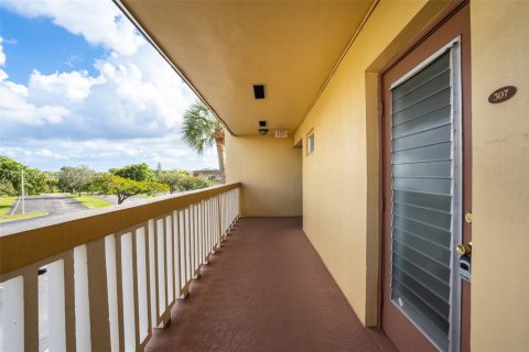 Condo in Tamarac, Florida, 1 bedroom № 1961716 - photo 21