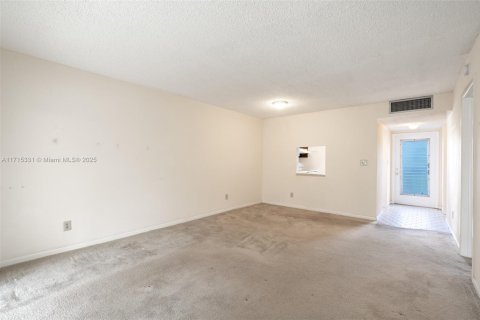Condo in Tamarac, Florida, 1 bedroom № 1961716 - photo 9