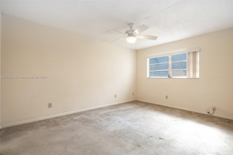 Condo in Tamarac, Florida, 1 bedroom № 1961716 - photo 10
