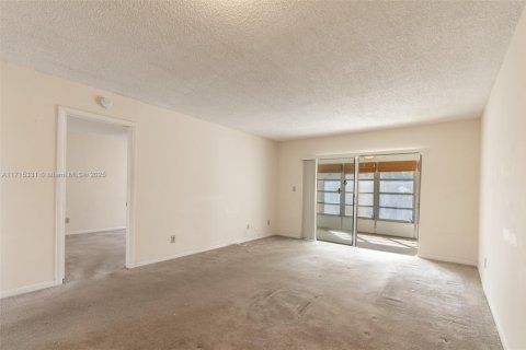 Condo in Tamarac, Florida, 1 bedroom № 1961716 - photo 8