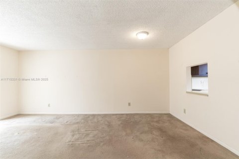 Condo in Tamarac, Florida, 1 bedroom № 1961716 - photo 6