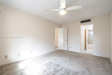 Condo in Tamarac, Florida, 1 bedroom № 1961716 - photo 11