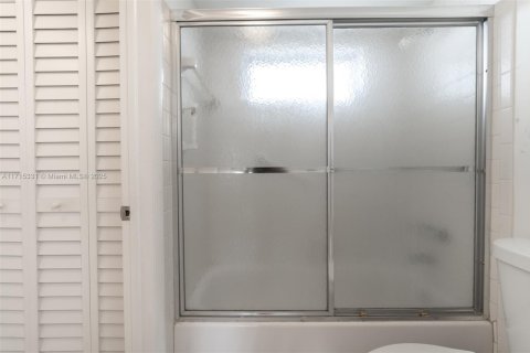Condo in Tamarac, Florida, 1 bedroom № 1961716 - photo 14