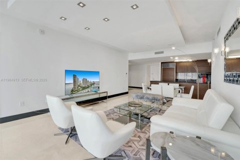 Condo in Miami, Florida, 2 bedrooms  № 2026219 - photo 10